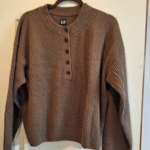 GAP Sweater size Medium